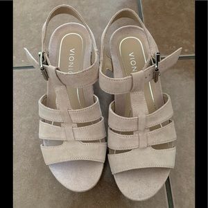 Vionic Tawny Platform Beige Suede Sandals
